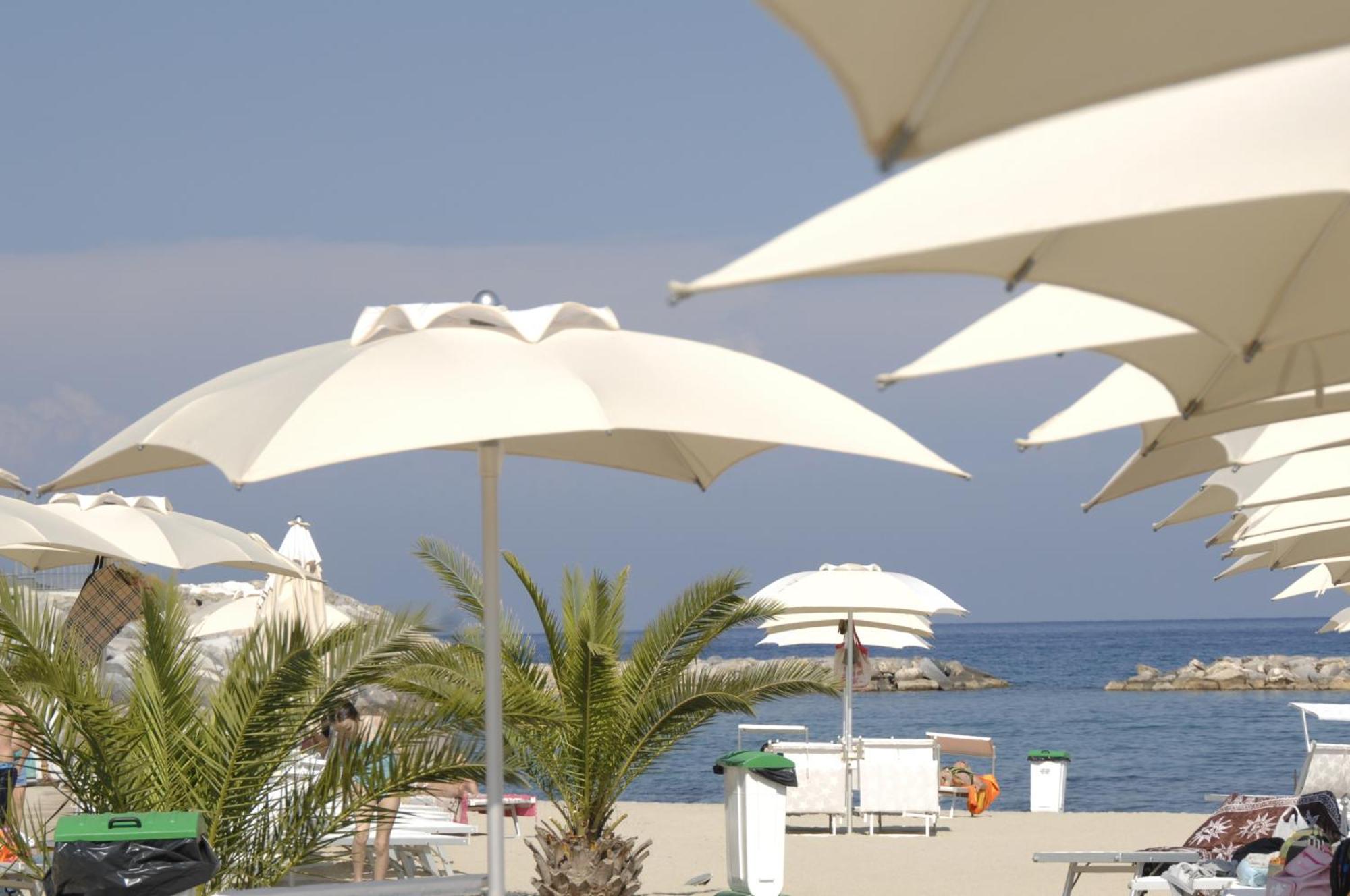 Hotel Garden Lido Loano Exterior photo